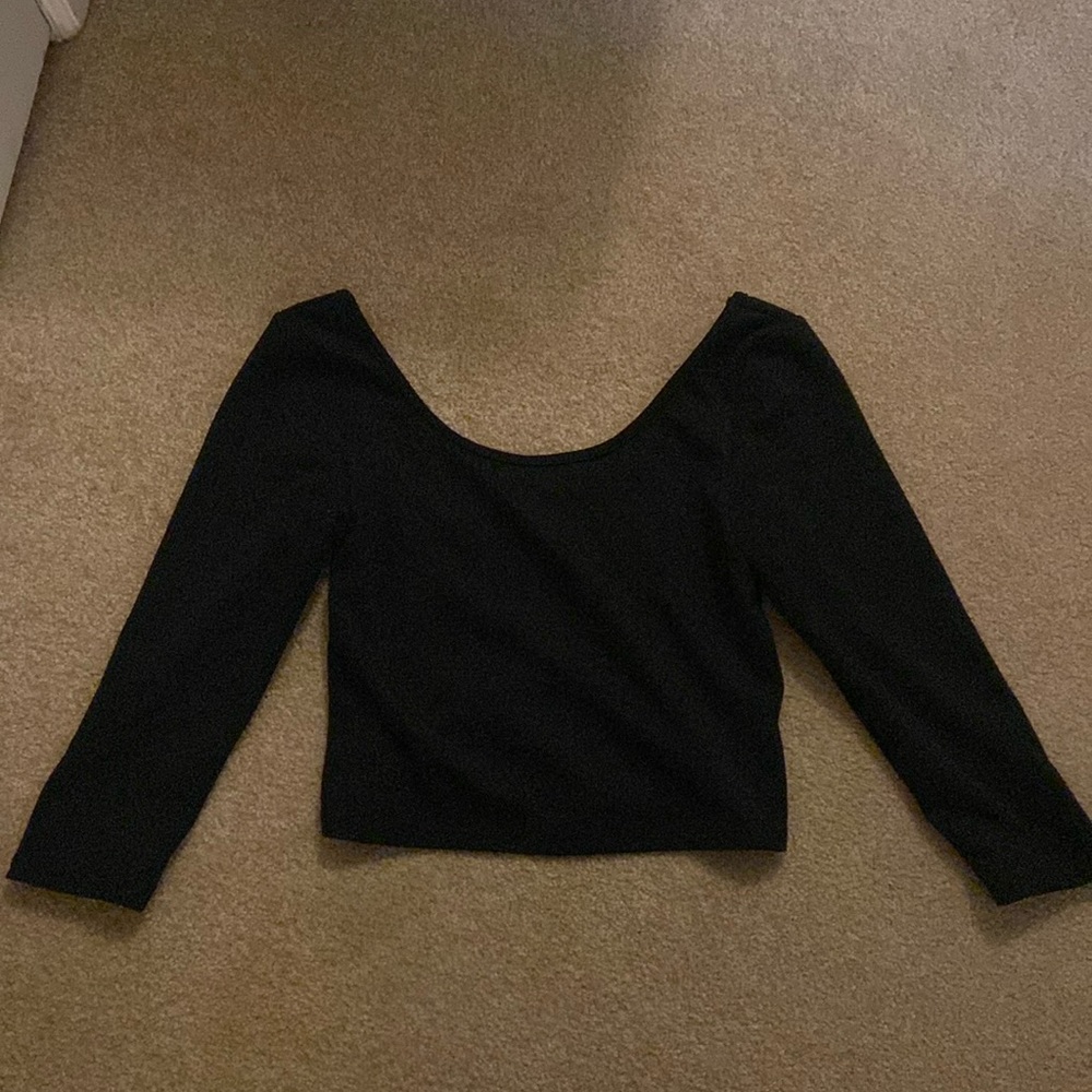 Black 3/4 sleeve crop top